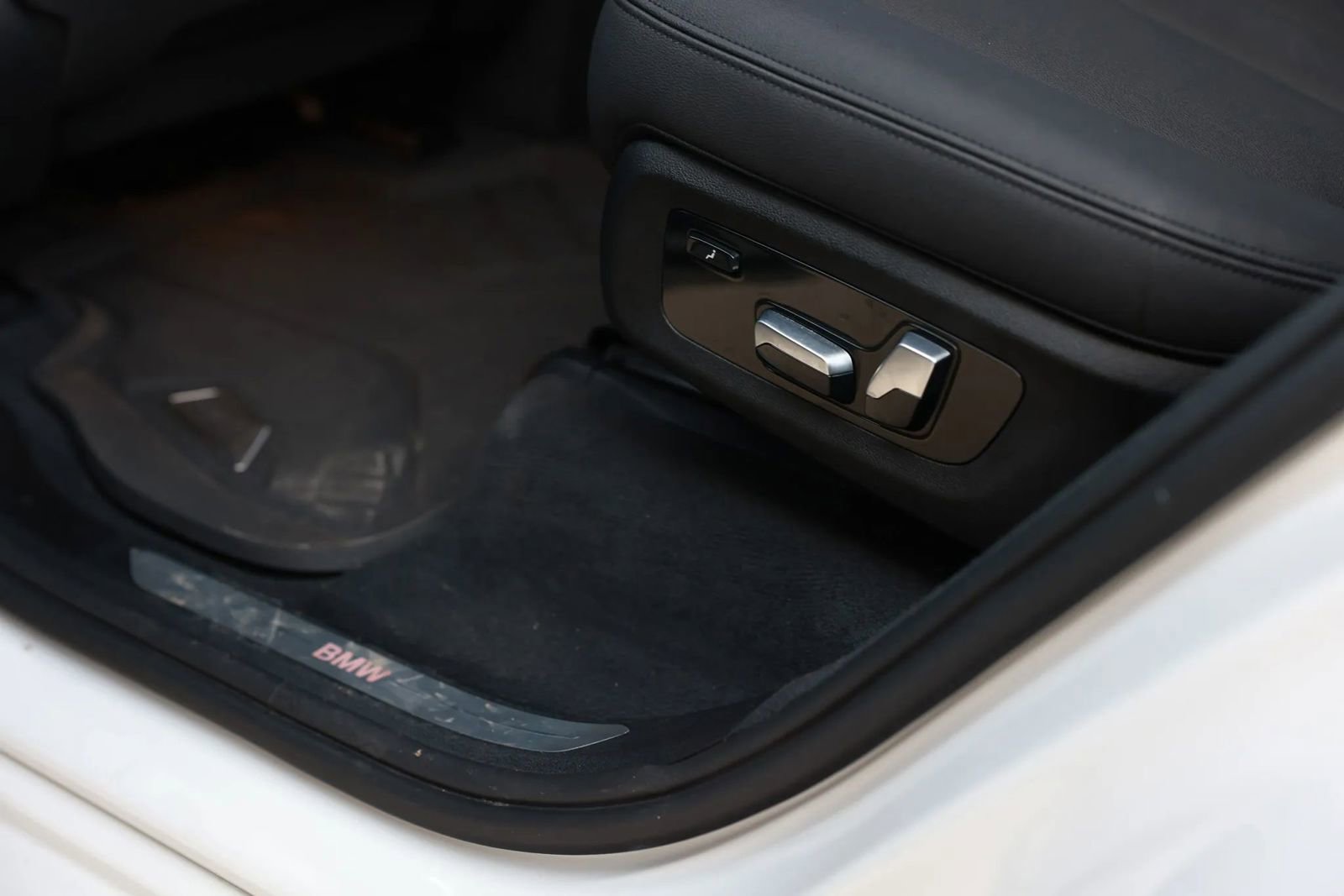 Used 2020 BMW X7 xDrive40i w/ Cold Weather Package image 61