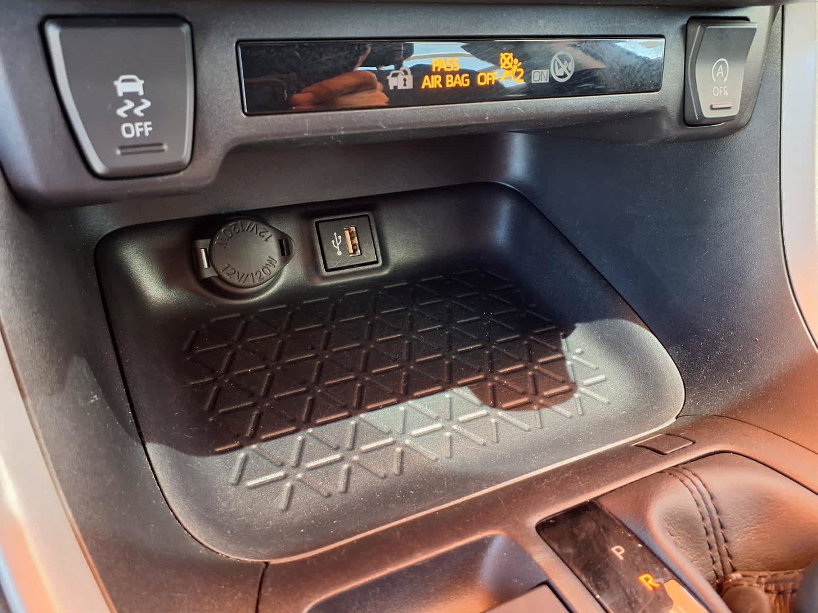 Certified 2025 Toyota RAV4 XLE FWD image 25