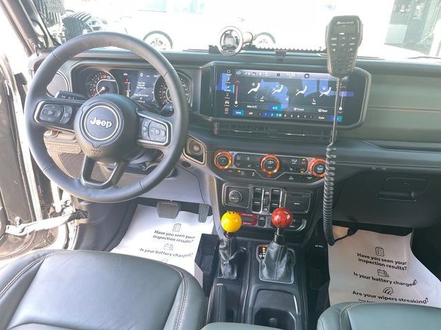 Used 2025 Jeep Gladiator Mojave w/ Convenience Group AWD/4WD image 15