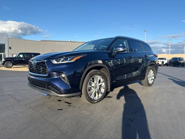 Used 2022 Toyota Highlander Limited AWD/4WD image 3