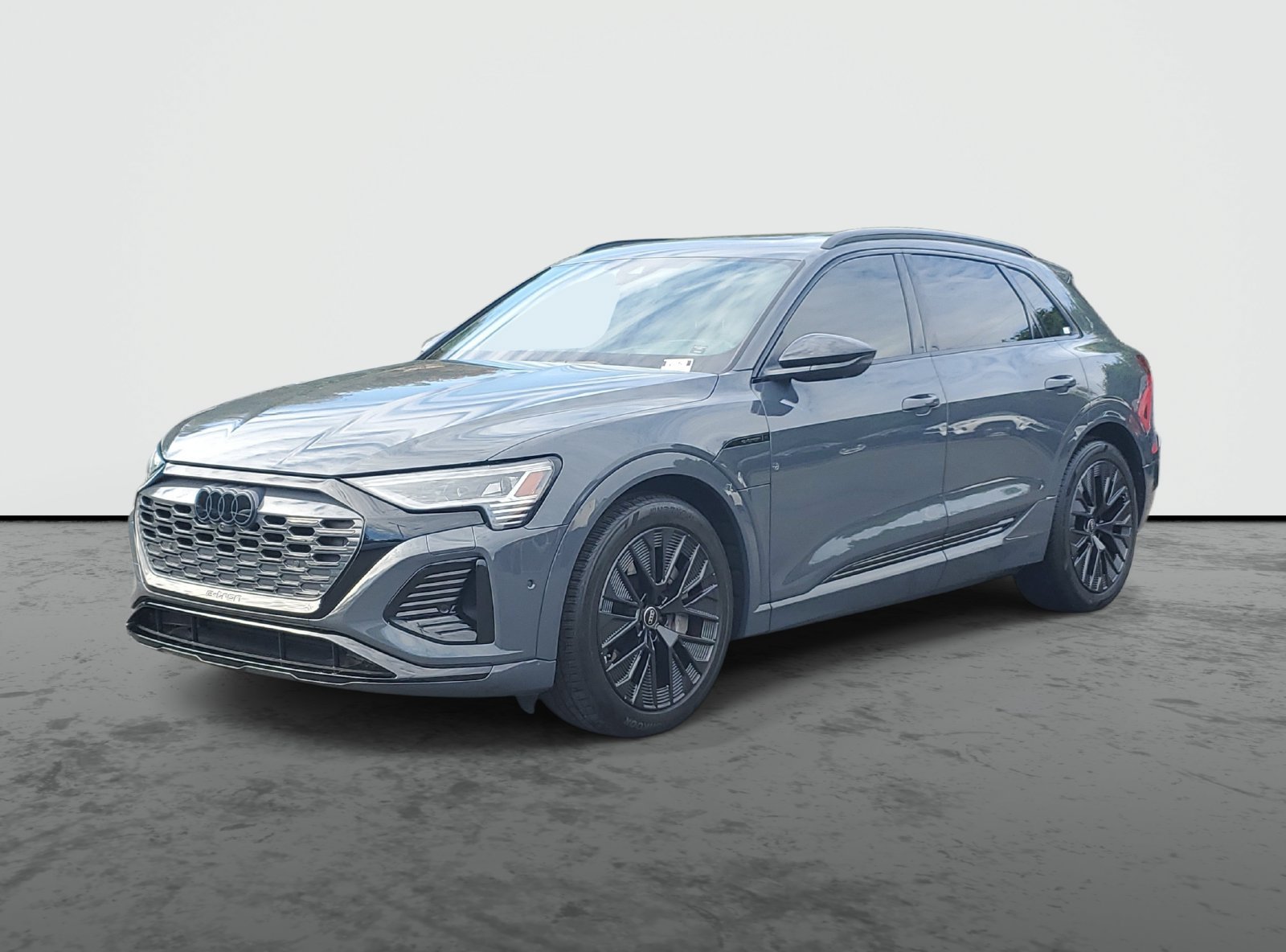 Used 2024 Audi Q8 e-tron Premium Plus AWD/4WD image 2