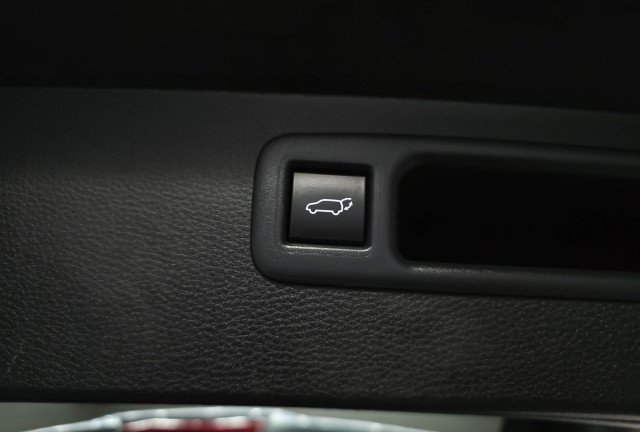 Used 2023 Toyota Highlander LE AWD/4WD image 33