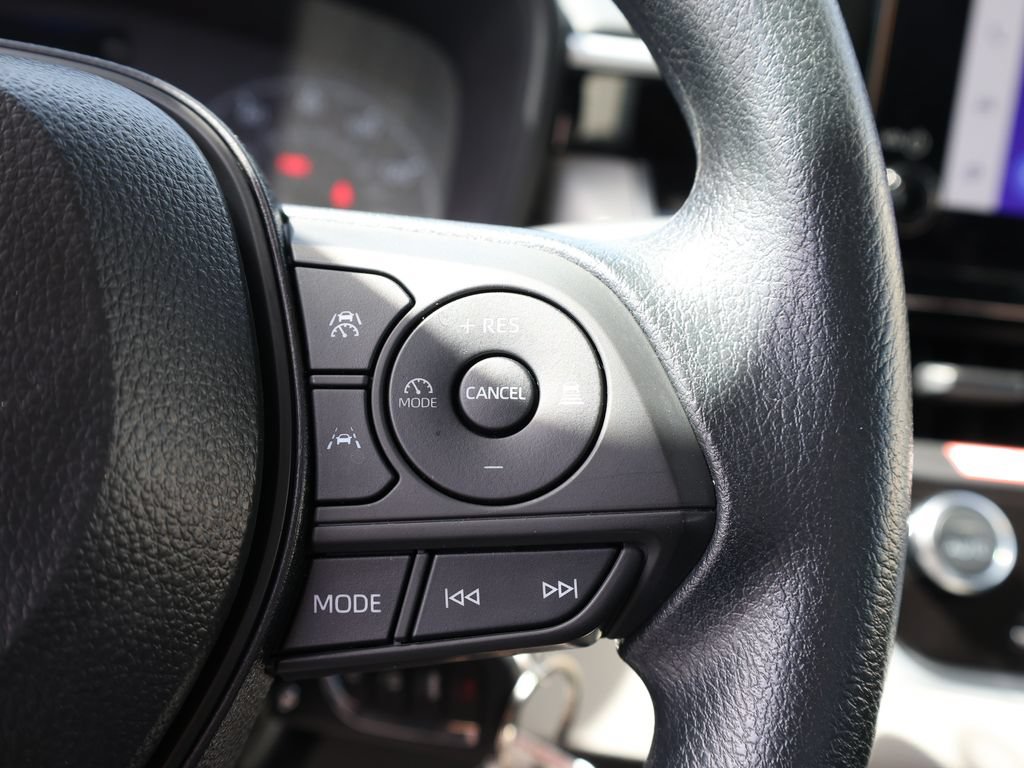 Used 2025 Toyota Corolla LE FWD image 30