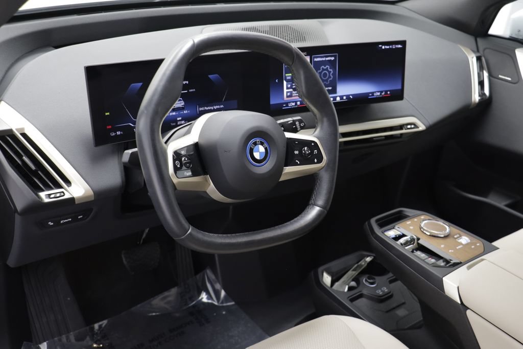 Used 2024 BMW iX xDrive50 w/ Premium Package AWD/4WD image 6