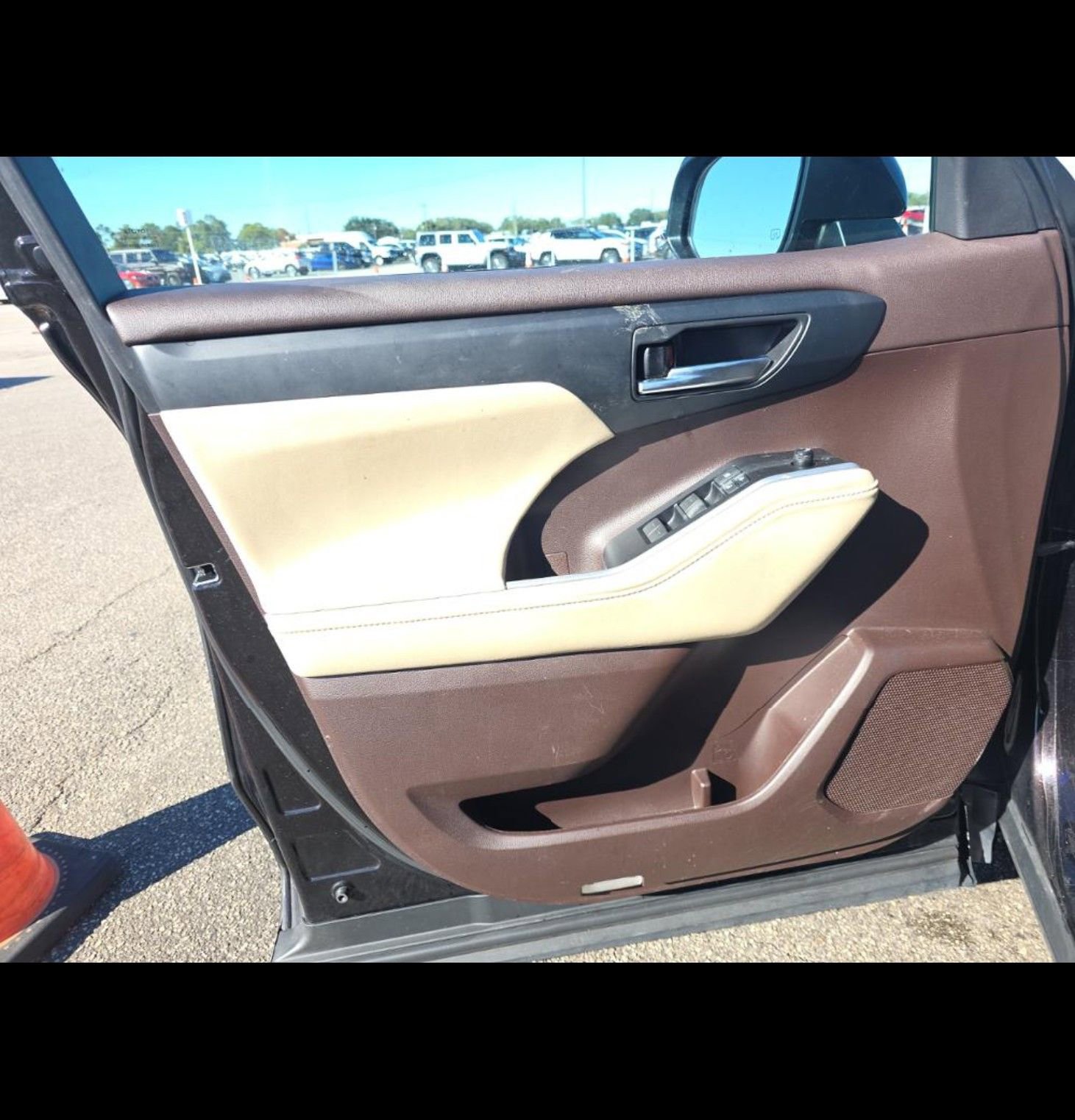 Used 2021 Toyota Highlander XLE image 14