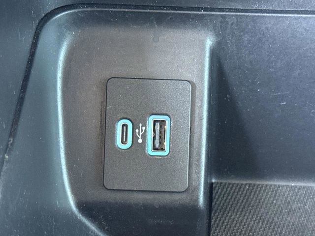 Used 2022 Ford F150 Lightning XLT image 37