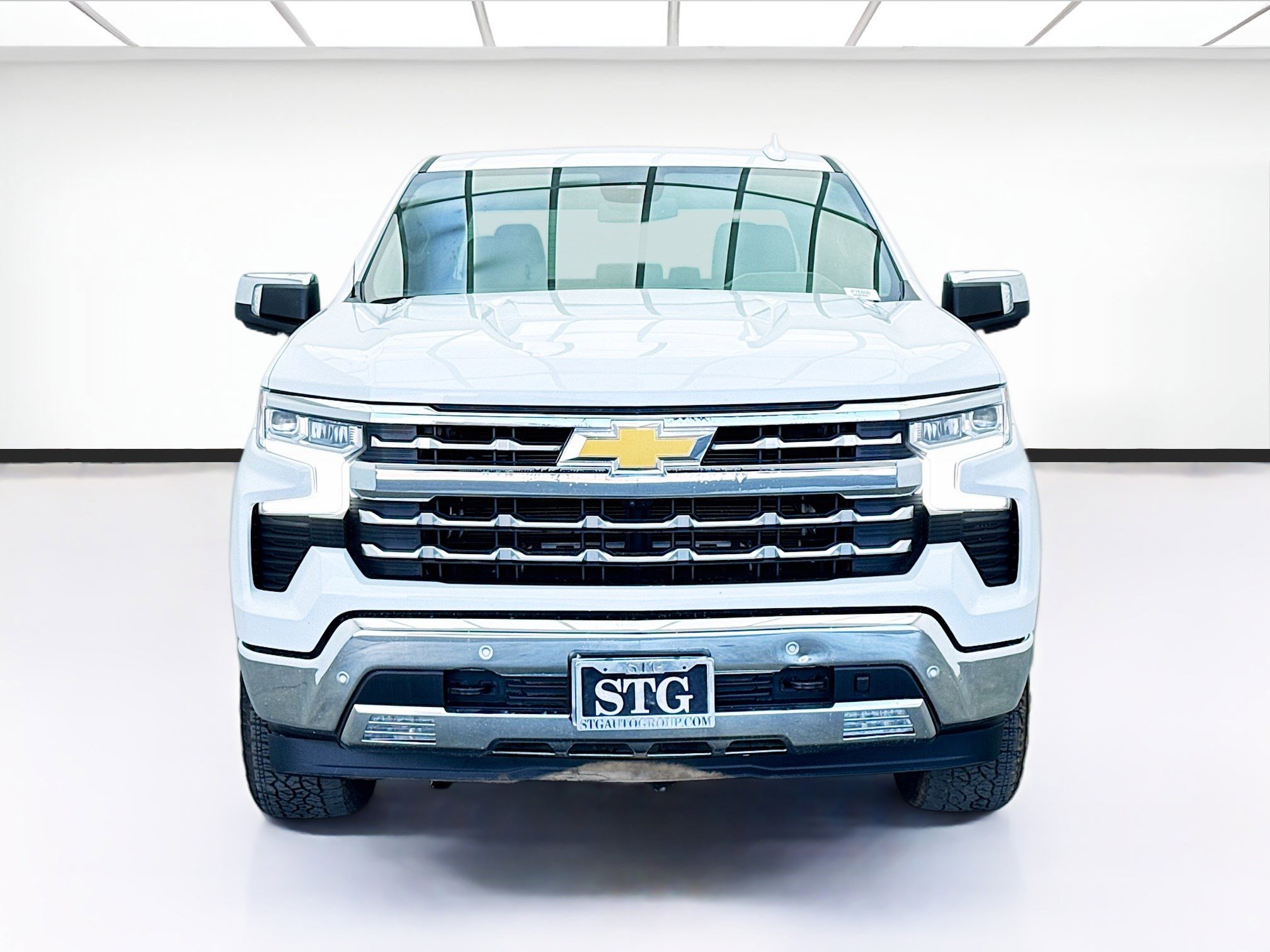 Used 2024 Chevrolet Silverado 1500 LTZ AWD/4WD image 2