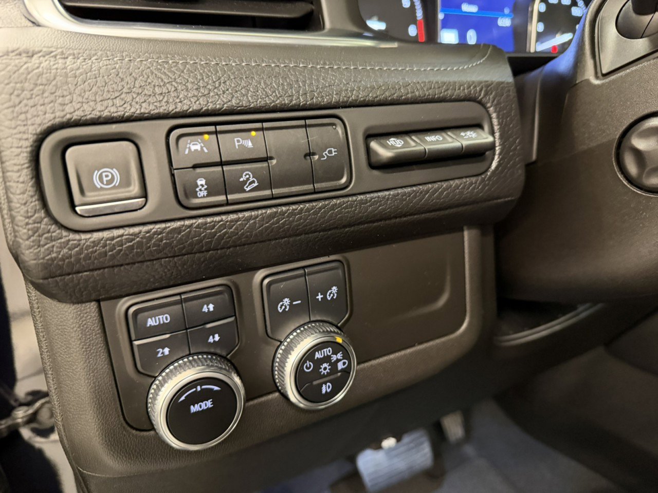 Used 2021 GMC Yukon XL Denali image 36