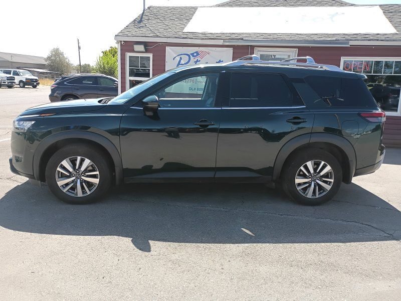 Used 2023 Nissan Pathfinder SL w/ Black Appearance Package AWD/4WD image 2