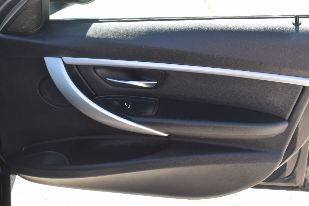 Used 2018 BMW 330i Sedan w/ Convenience Package image 15