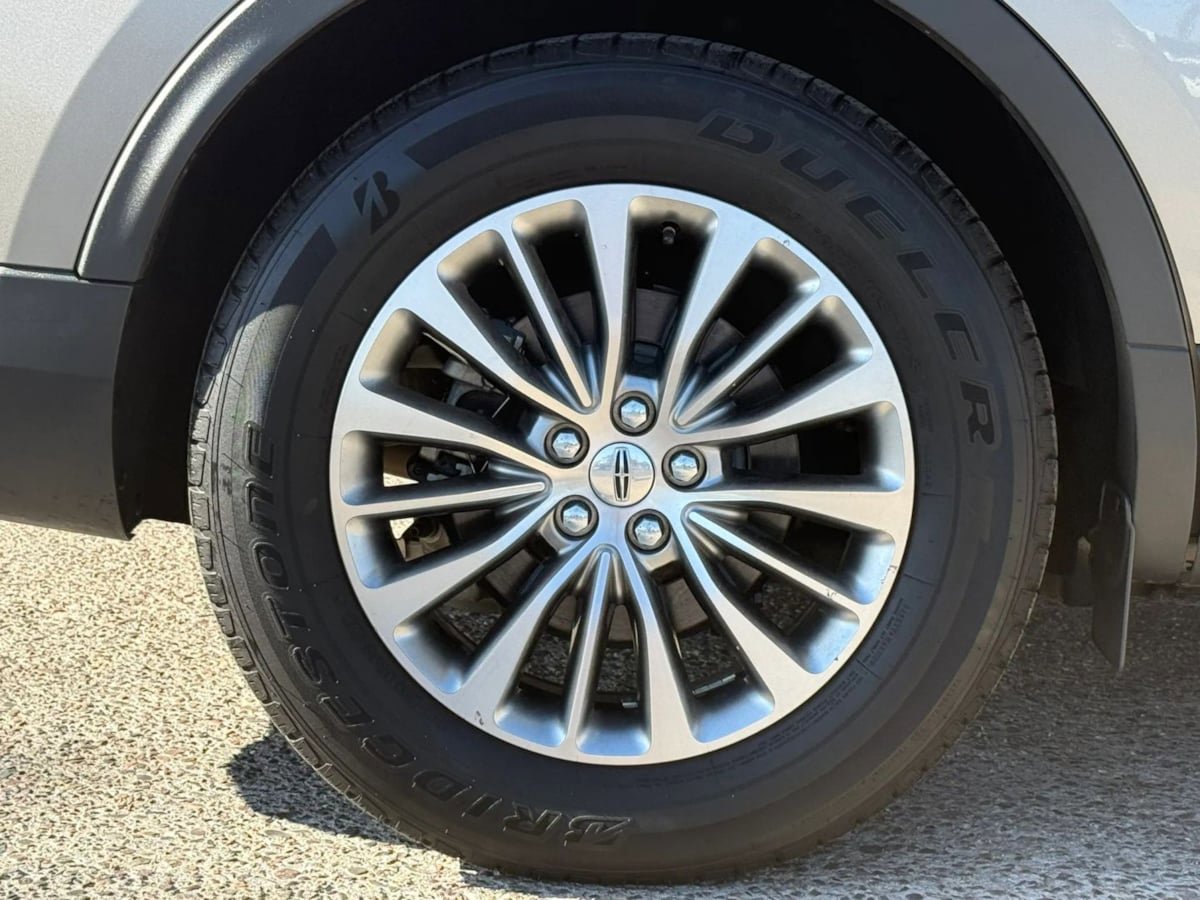 Used 2016 Lincoln MKX Select w/ Select Plus Package FWD image 25
