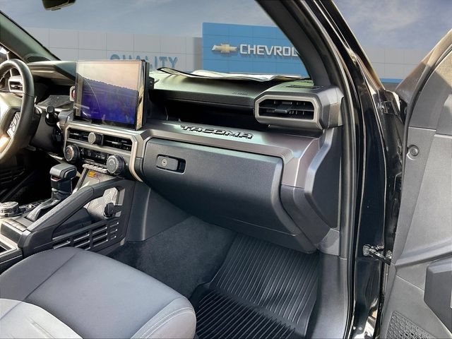 Used 2025 Toyota Tacoma TRD Off-Road w/ TRD Off Road Upgrade Package AWD/4WD image 29