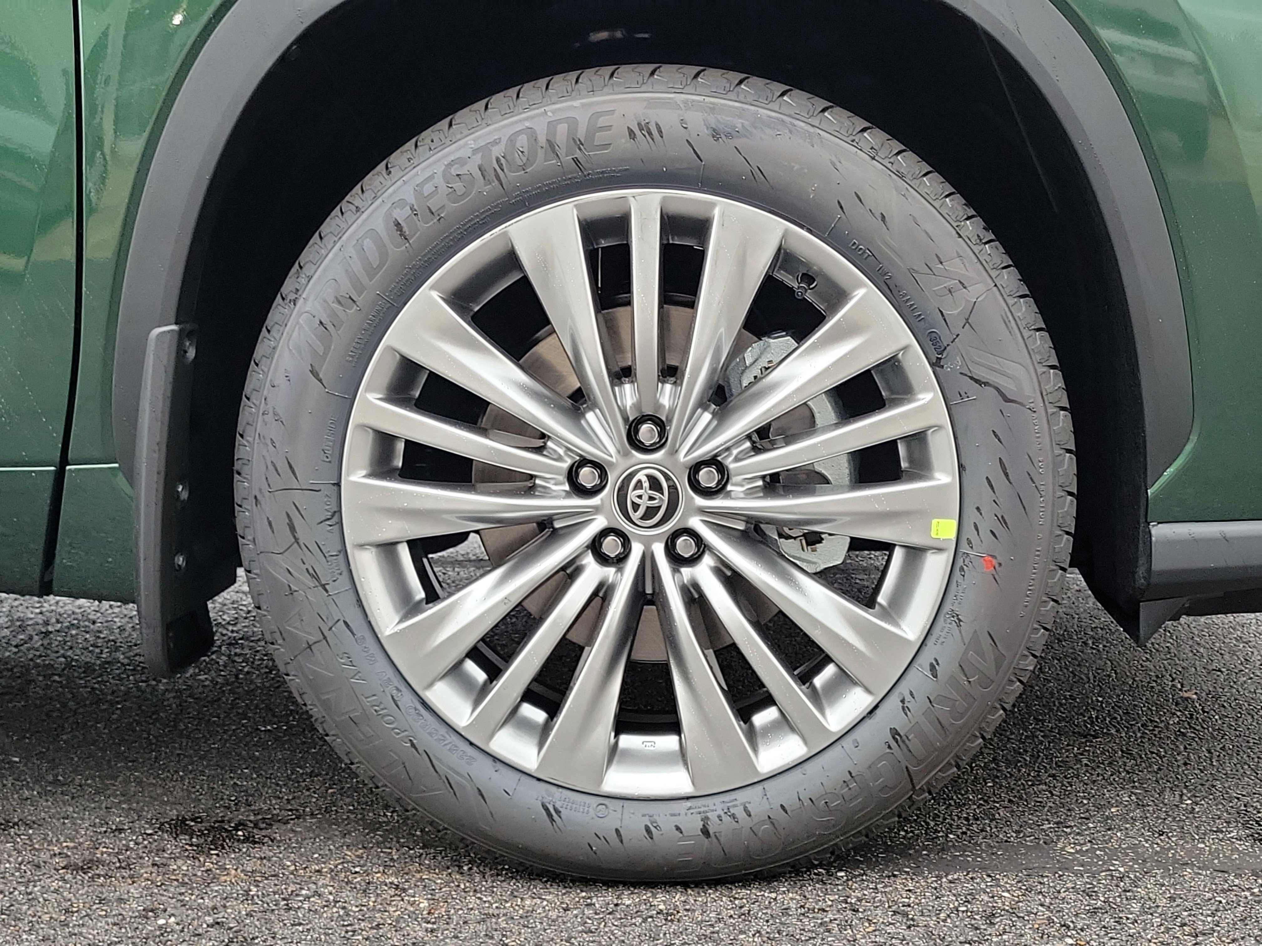 New 2025 Toyota Highlander Platinum image 5