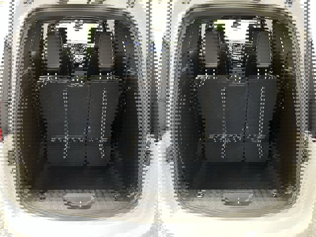 Used 2025 Chrysler Pacifica Select image 28