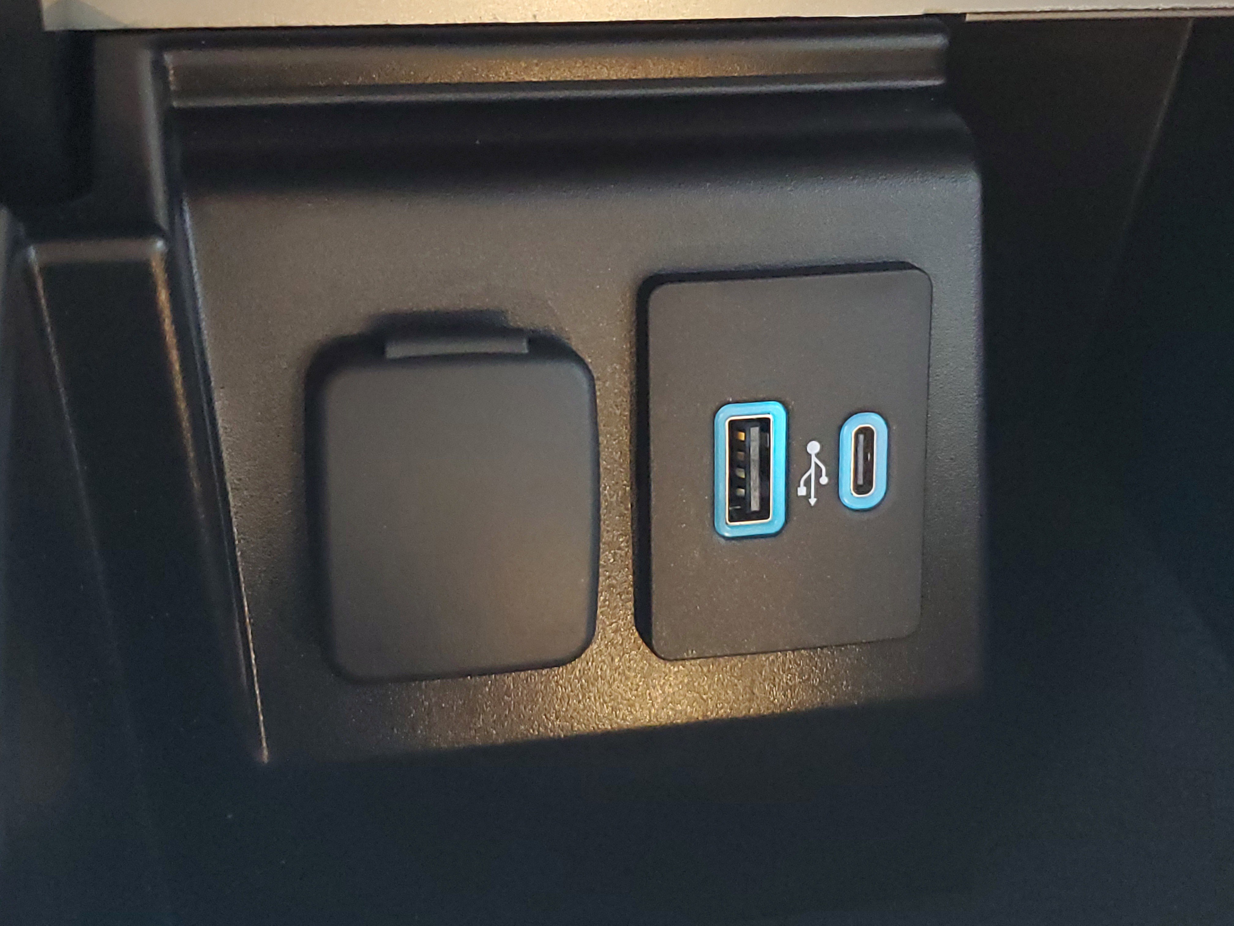 Used 2022 Ford Explorer ST image 10