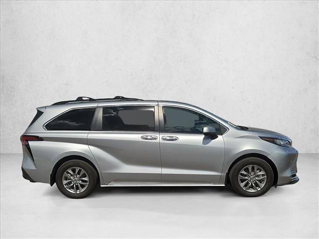 Used 2022 Toyota Sienna XLE FWD image 4