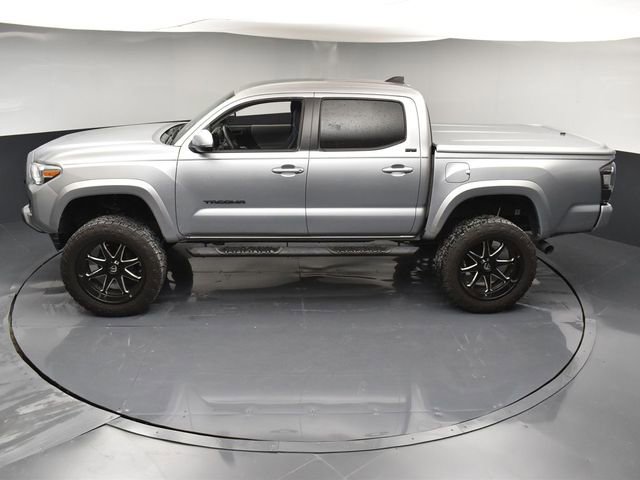 Used 2022 Toyota Tacoma SR5 w/ Technology Package image 41