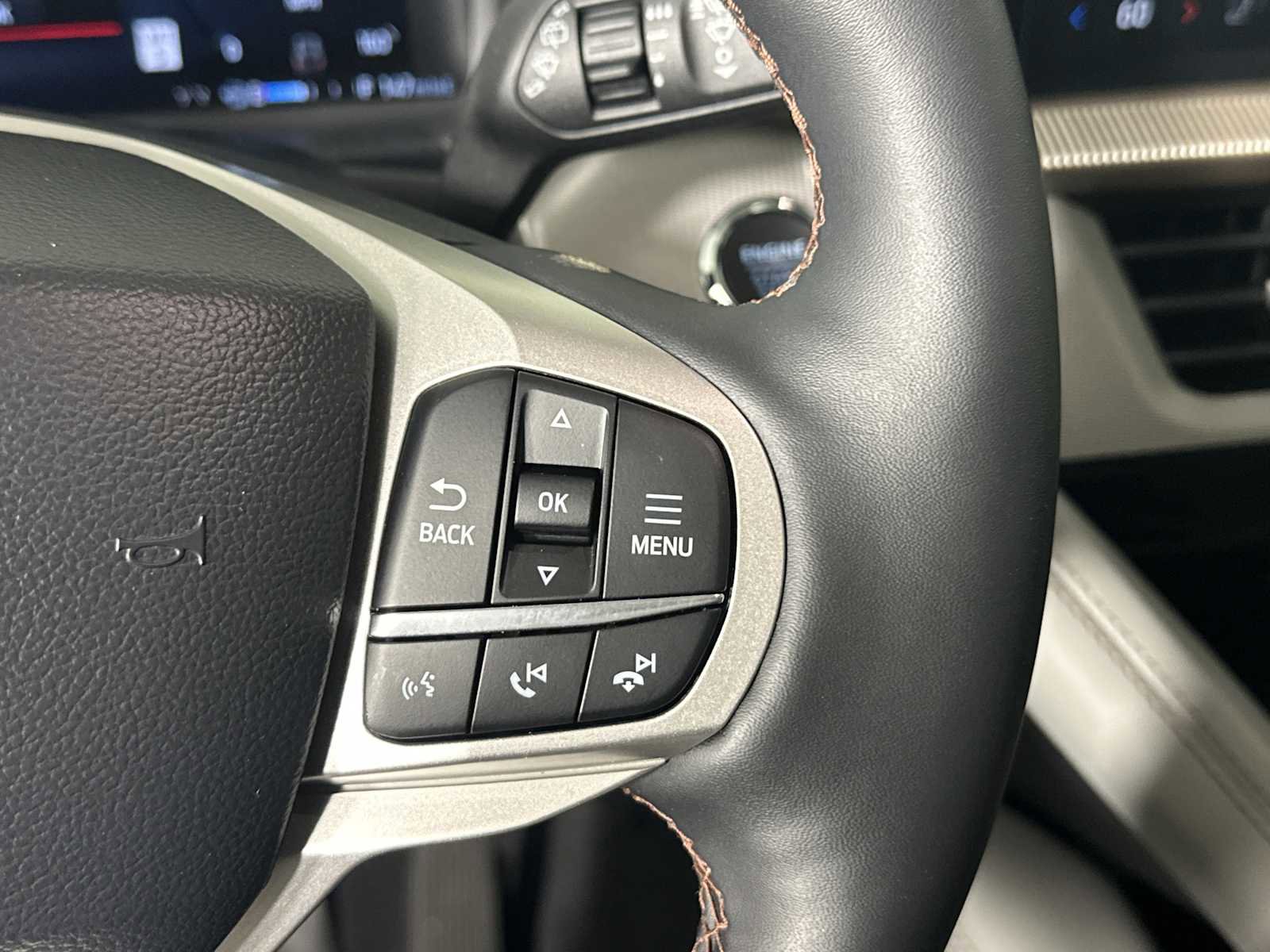 Used 2025 Ford Explorer Active w/ Active Comfort Package RWD image 29