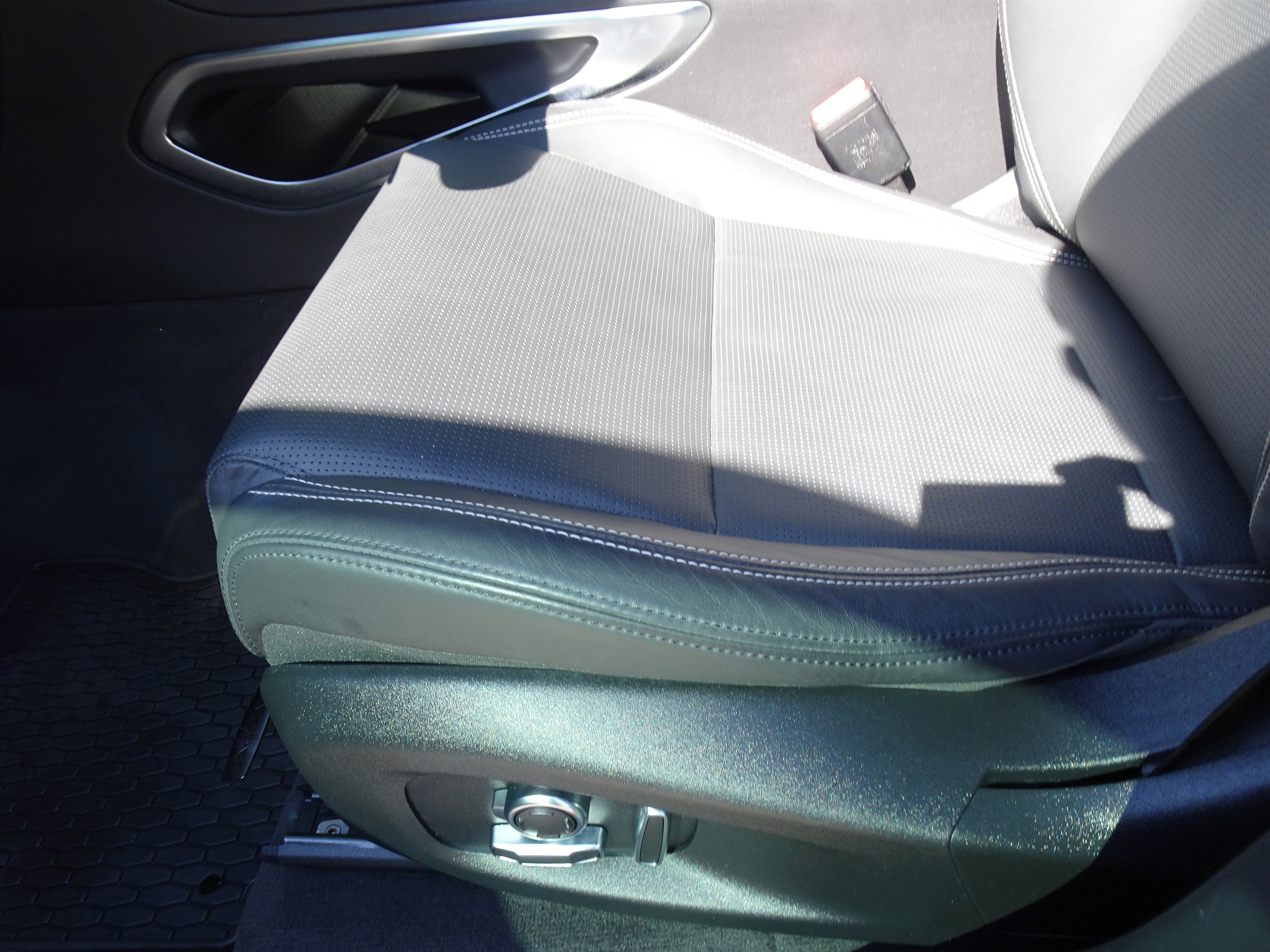 Certified 2025 Jaguar F-PACE R-Dynamic S image 12