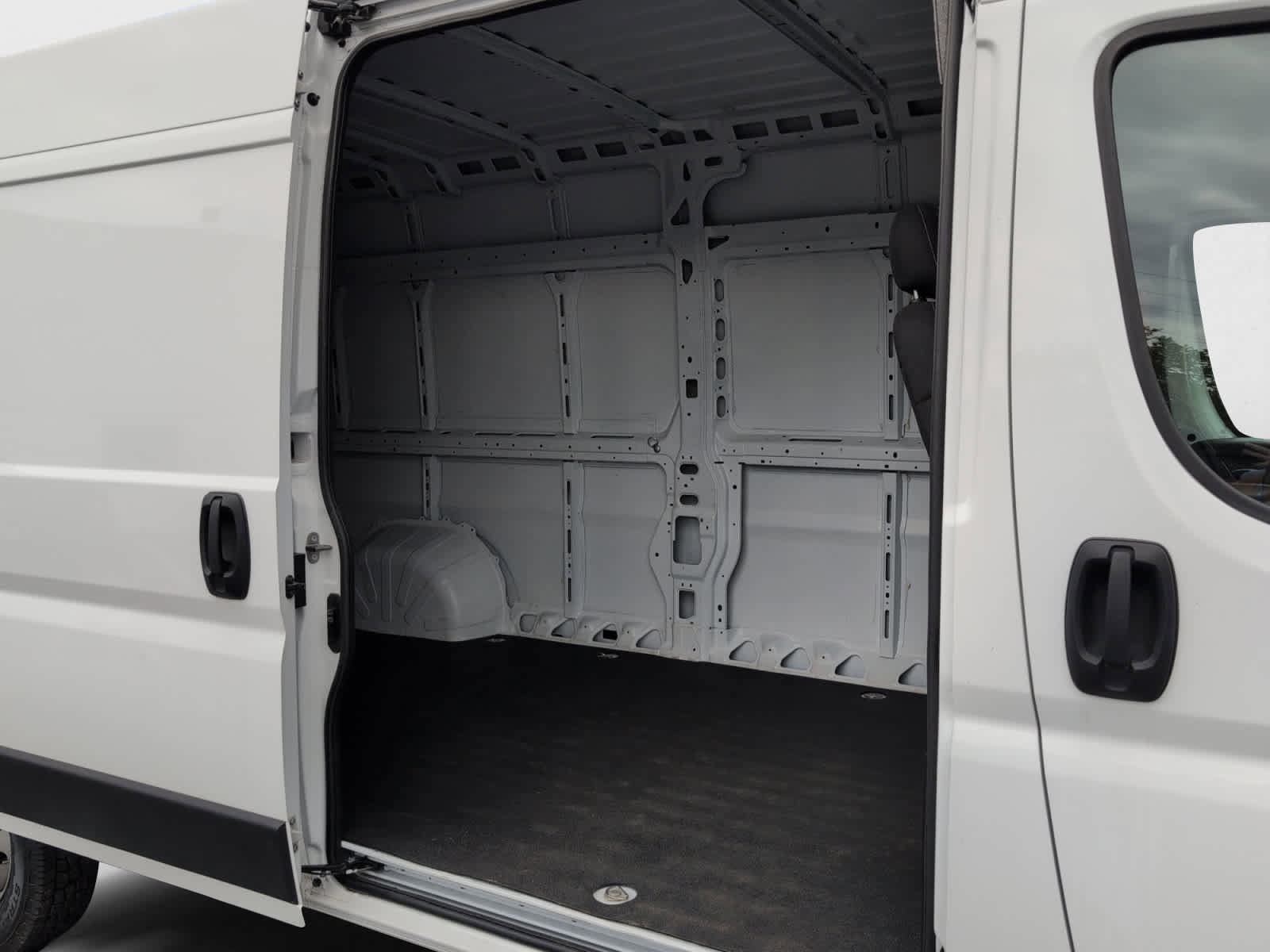 Used 2023 RAM ProMaster 3500 w/ Convenience Group image 19