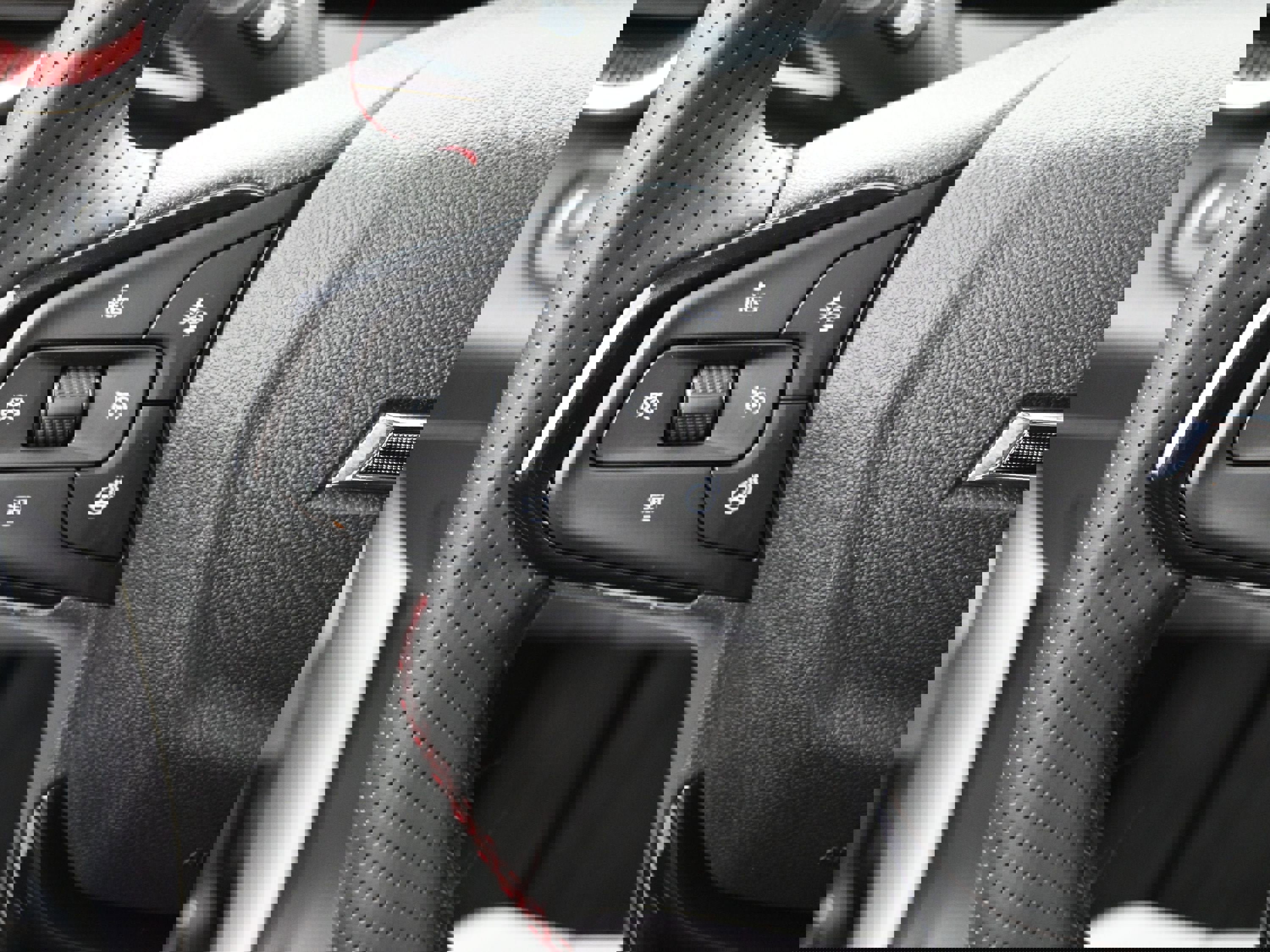 Certified 2025 Chevrolet Trax RS w/ Driver Confidence Package image 12