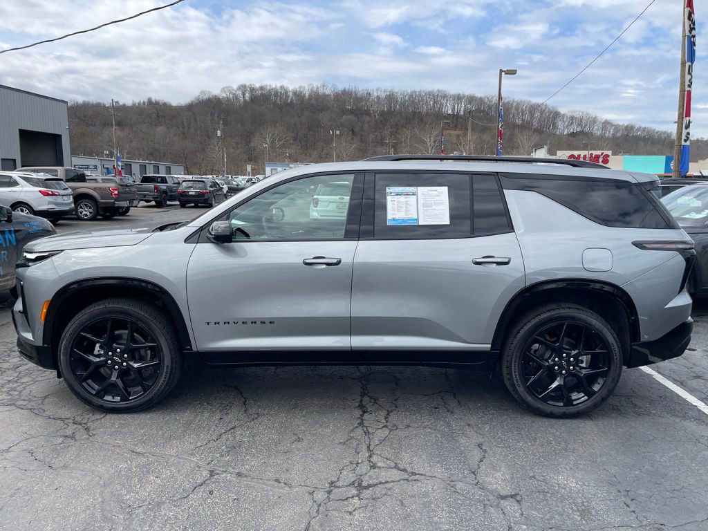 Used 2026 Chevrolet Traverse RS image 9