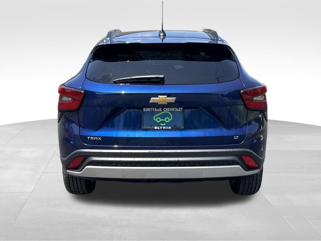 Certified 2024 Chevrolet Trax LT w/ LT Convenience Package FWD image 3