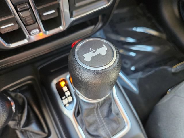 Used 2024 Jeep Wrangler Unlimited Sahara AWD/4WD image 35