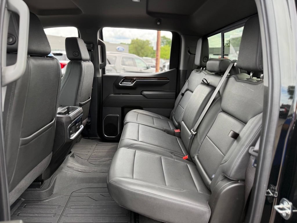 Used 2024 GMC Sierra 1500 Elevation w/ Elevation Premium Package AWD/4WD image 7