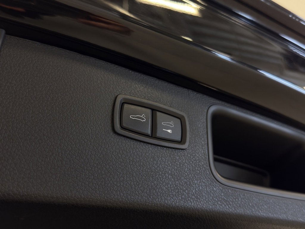 Certified 2024 Porsche Macan image 39