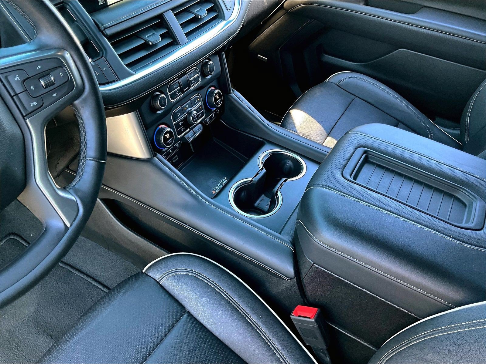 Used 2023 Chevrolet Suburban Premier AWD/4WD image 18