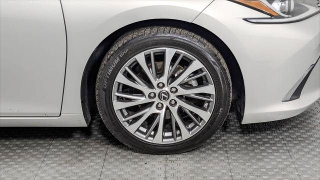 Used 2019 Lexus ES 300h w/ Premium Package FWD image 34