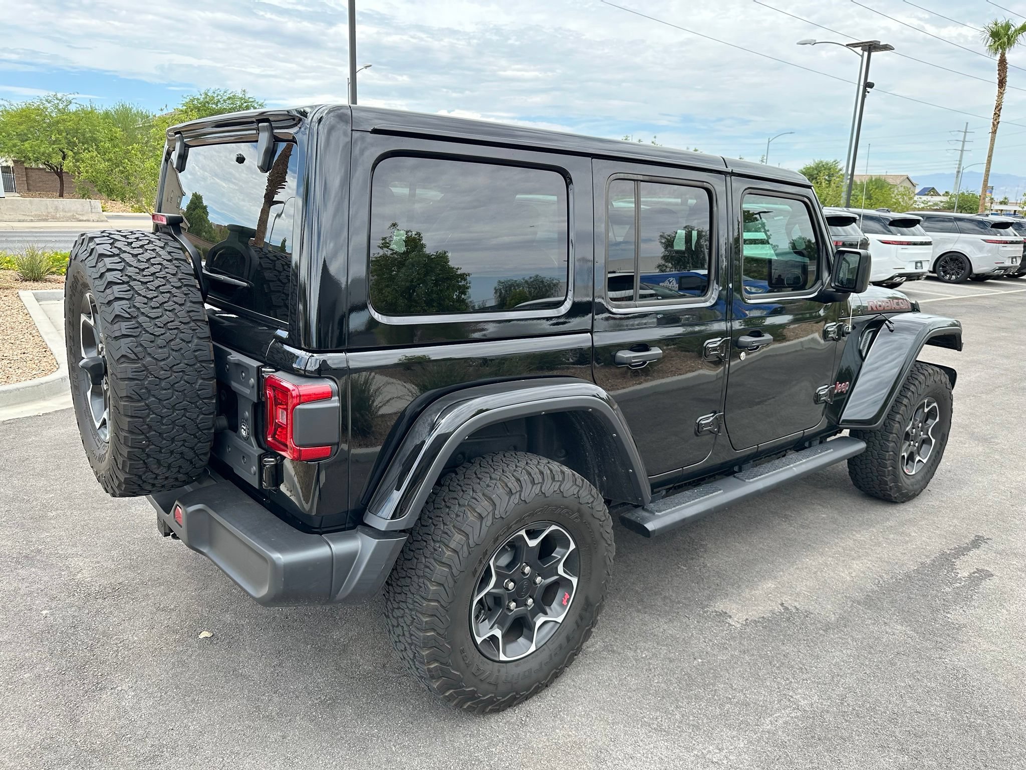 Used 2023 Jeep Wrangler Unlimited Rubicon w/ Cold Weather Group AWD/4WD image 11