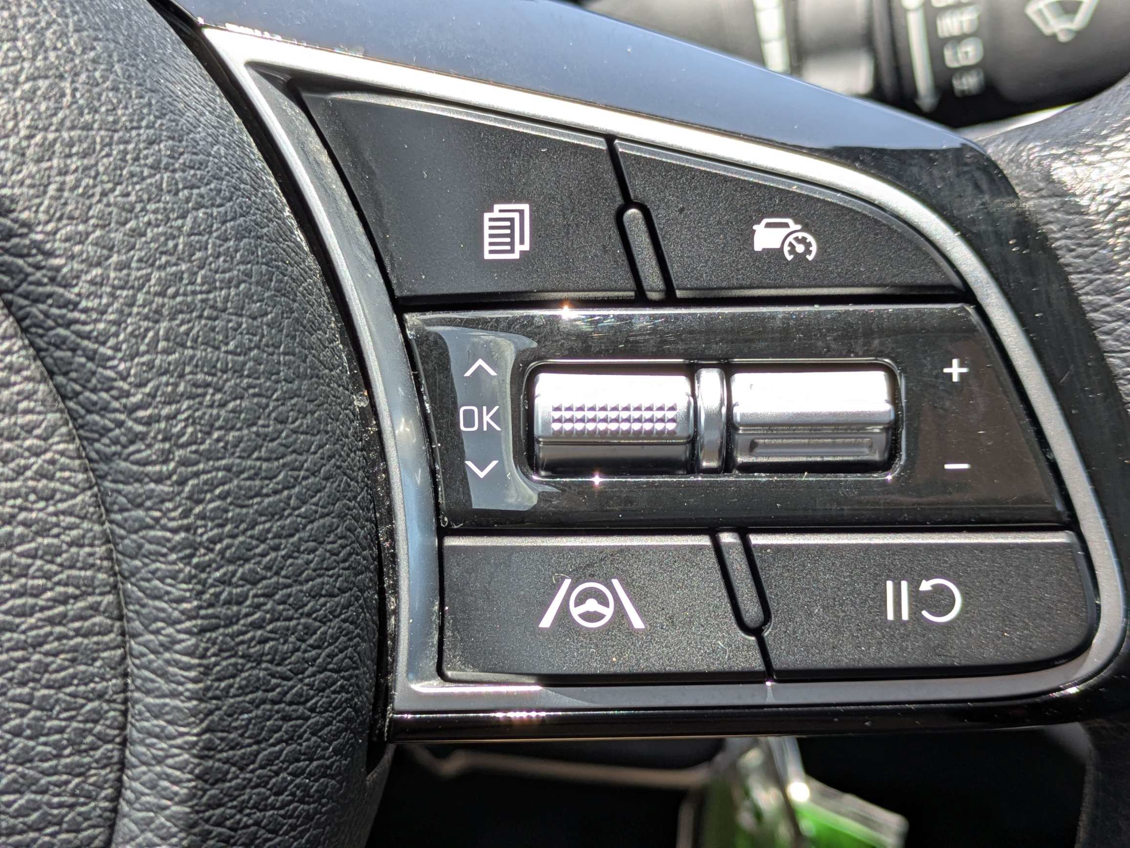 Certified 2024 Kia Forte LXS FWD image 28