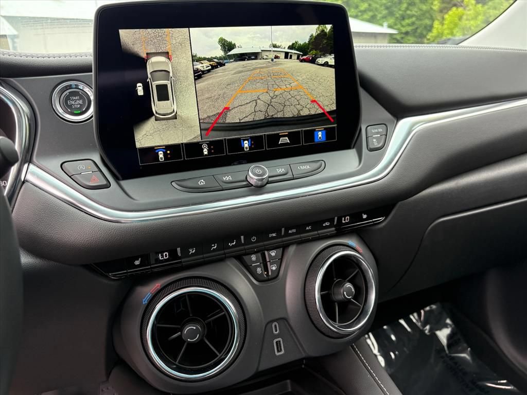 Used 2024 Chevrolet Blazer LT w/ Sound & Technology Package FWD image 10