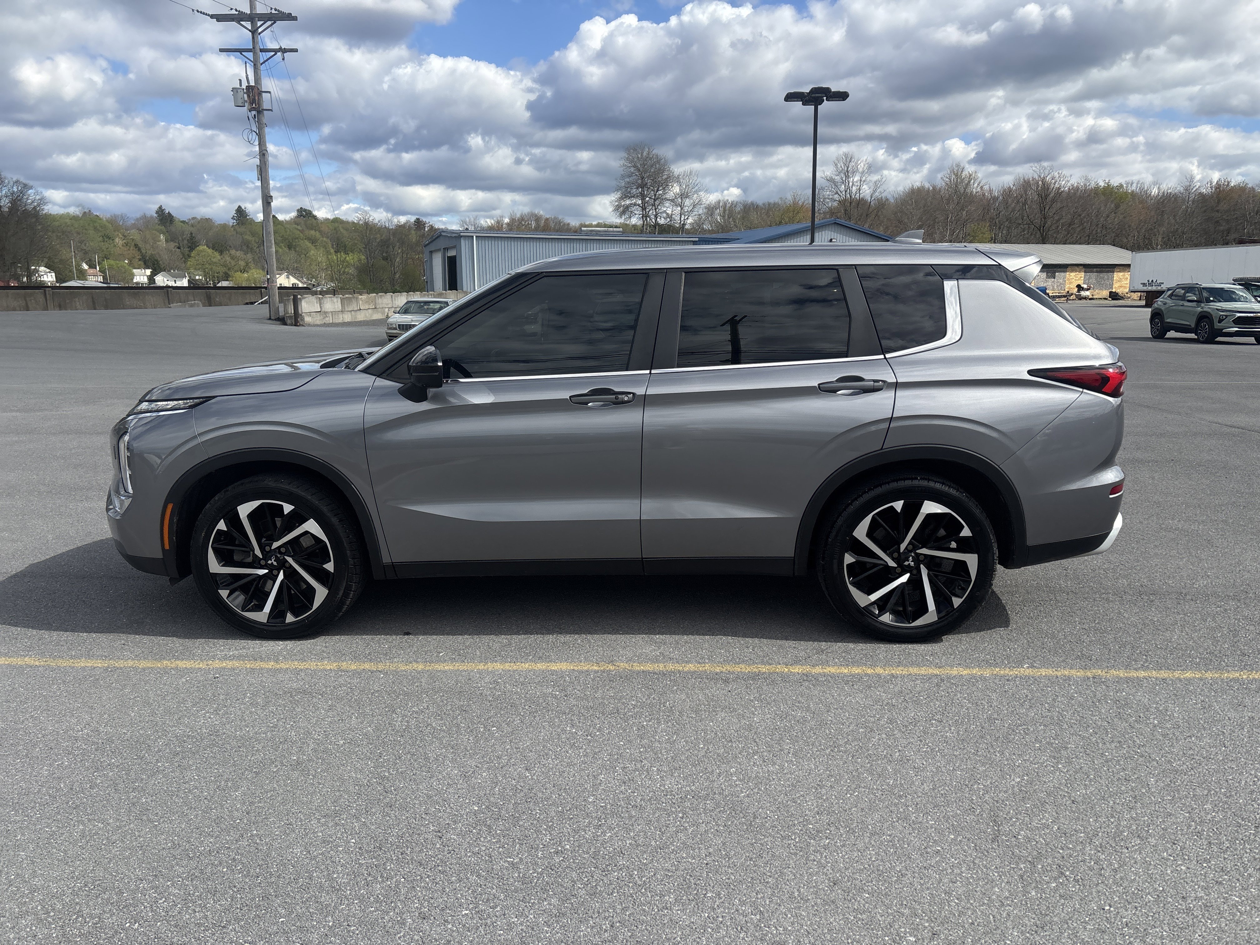Used 2022 Mitsubishi Outlander SE image 7