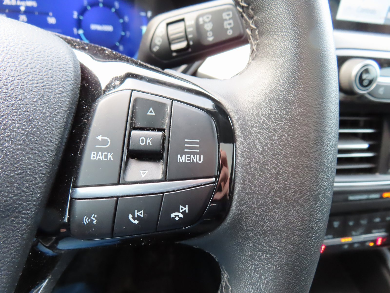 Certified 2022 Ford Escape Titanium w/ Class II Trailer Tow Package image 19