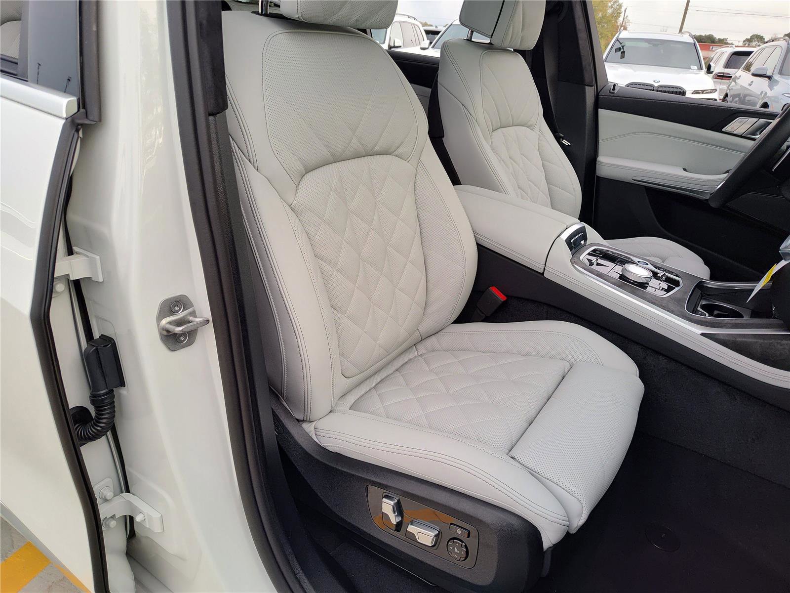 New 2026 BMW X7 xDrive40i w/ Executive Package image 12