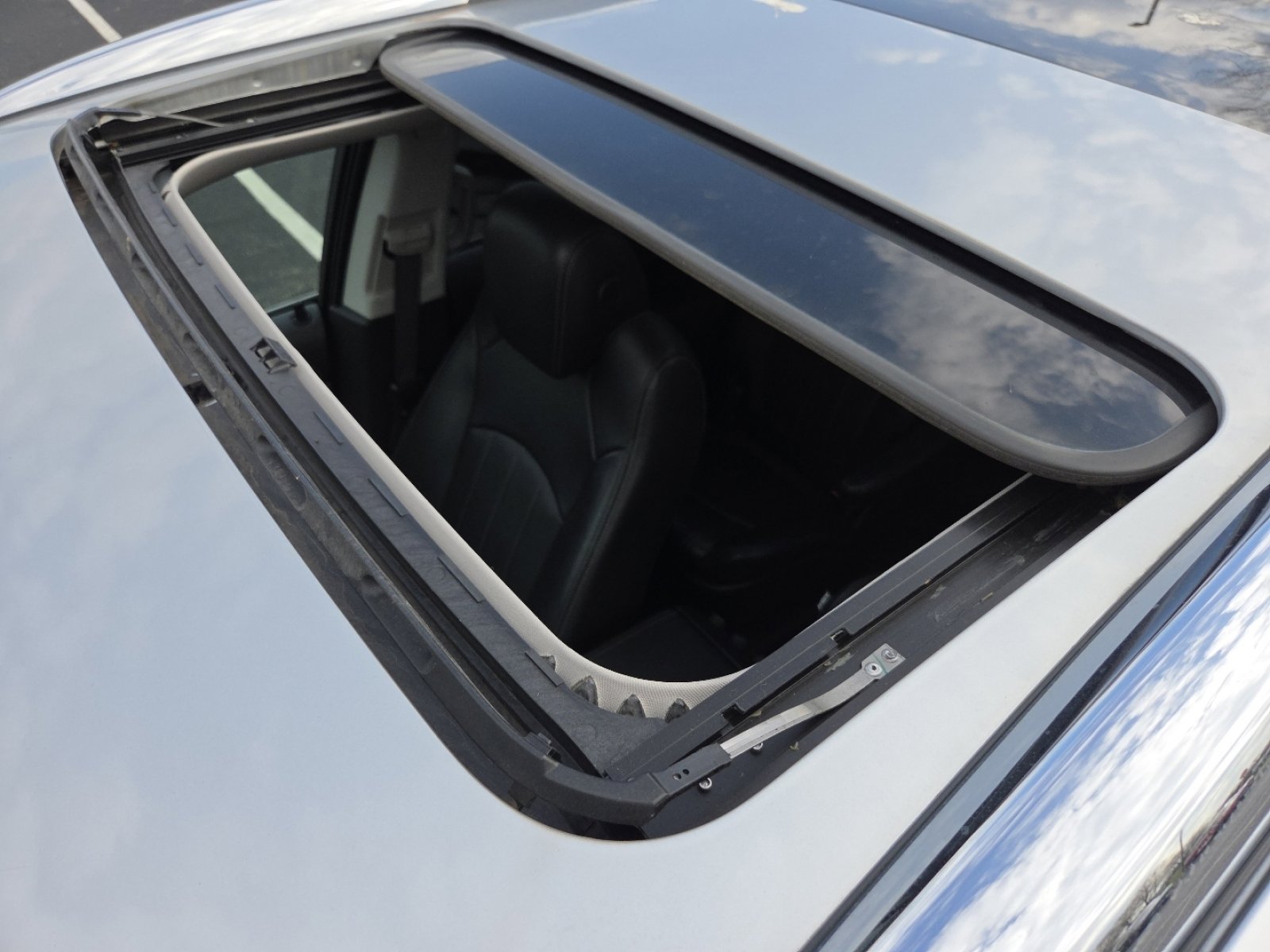 Used 2015 Buick Enclave Leather image 3