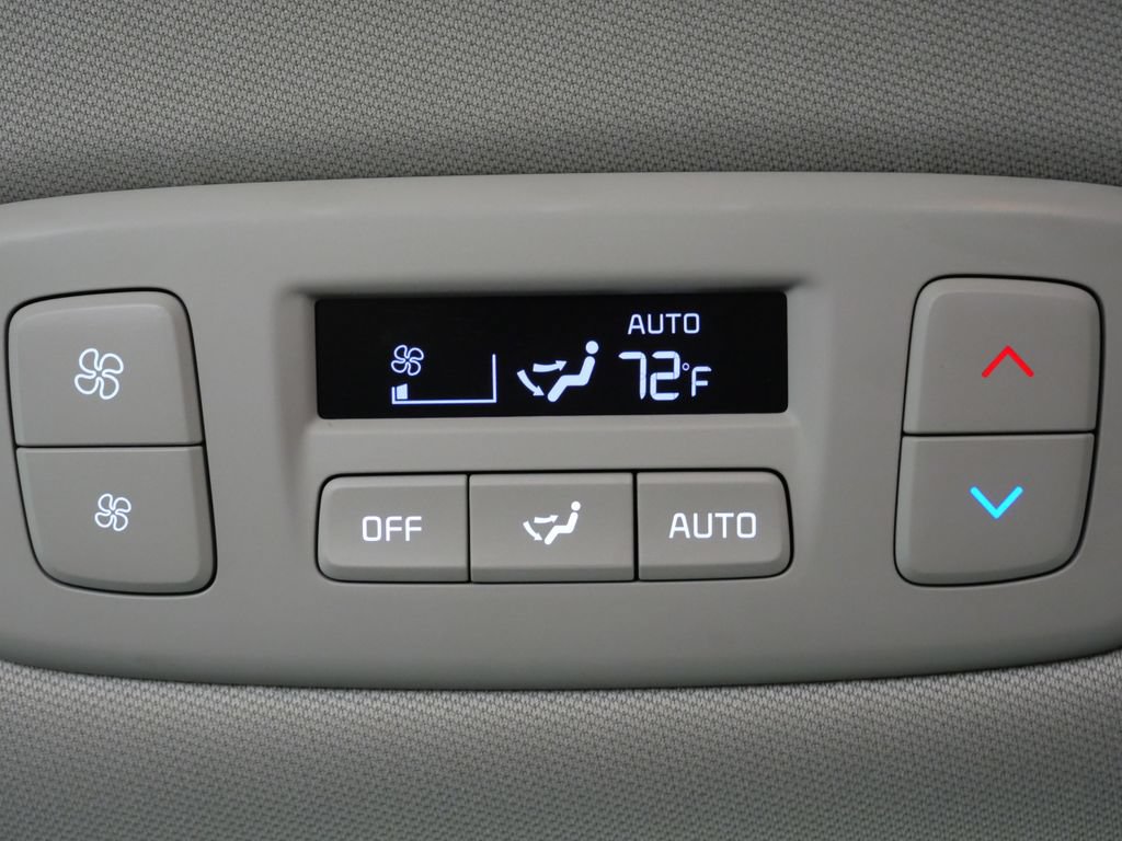 Used 2025 Kia Carnival FWD image 25