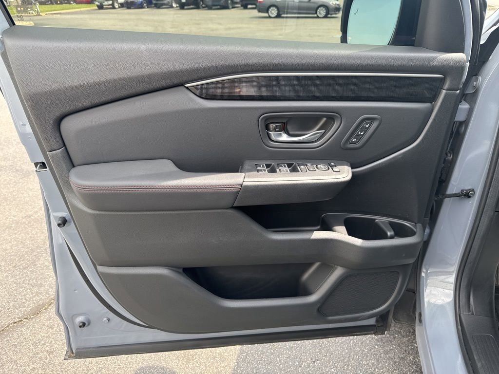 Certified 2025 Honda Pilot Black Edition image 34