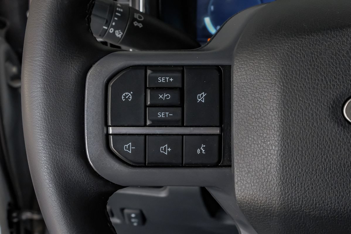 Used 2025 Ford F250 Lariat AWD/4WD image 17