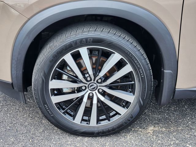 Used 2023 Nissan Pathfinder Platinum w/ Cargo Package image 9