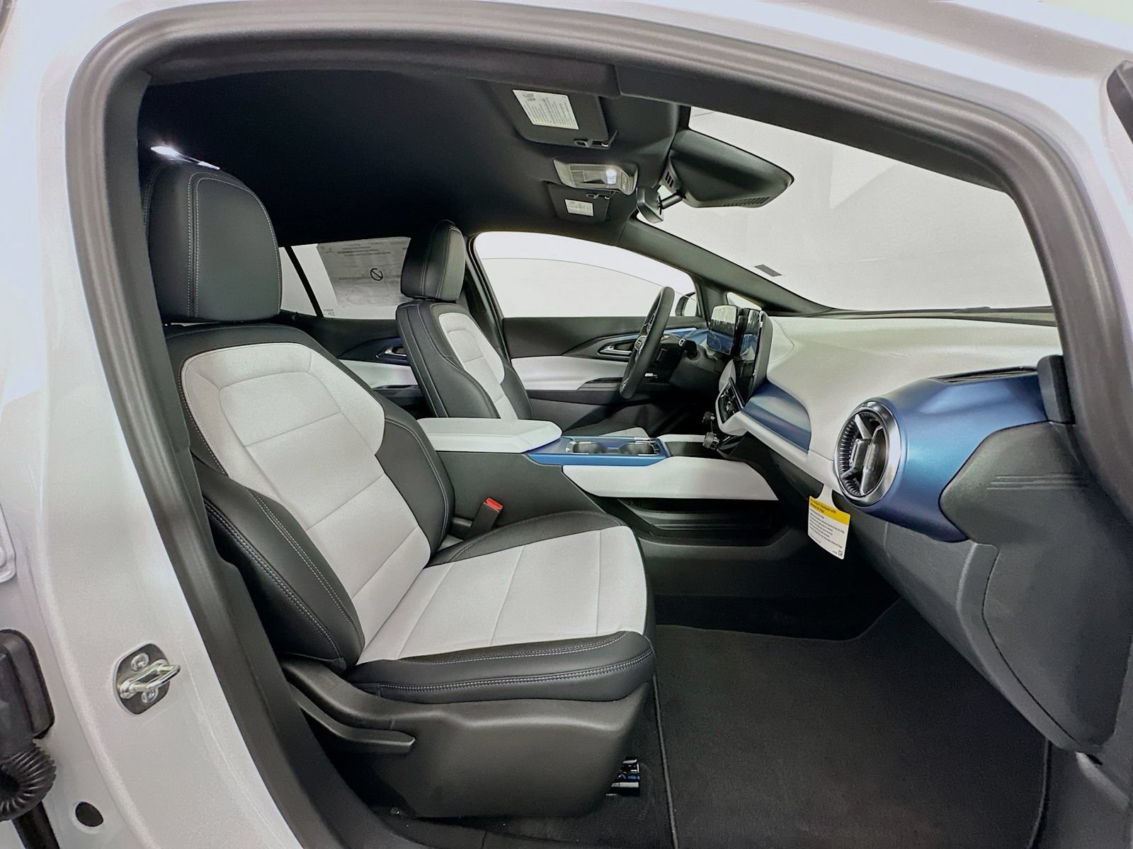 New 2026 Chevrolet Equinox EV LT AWD/4WD image 29