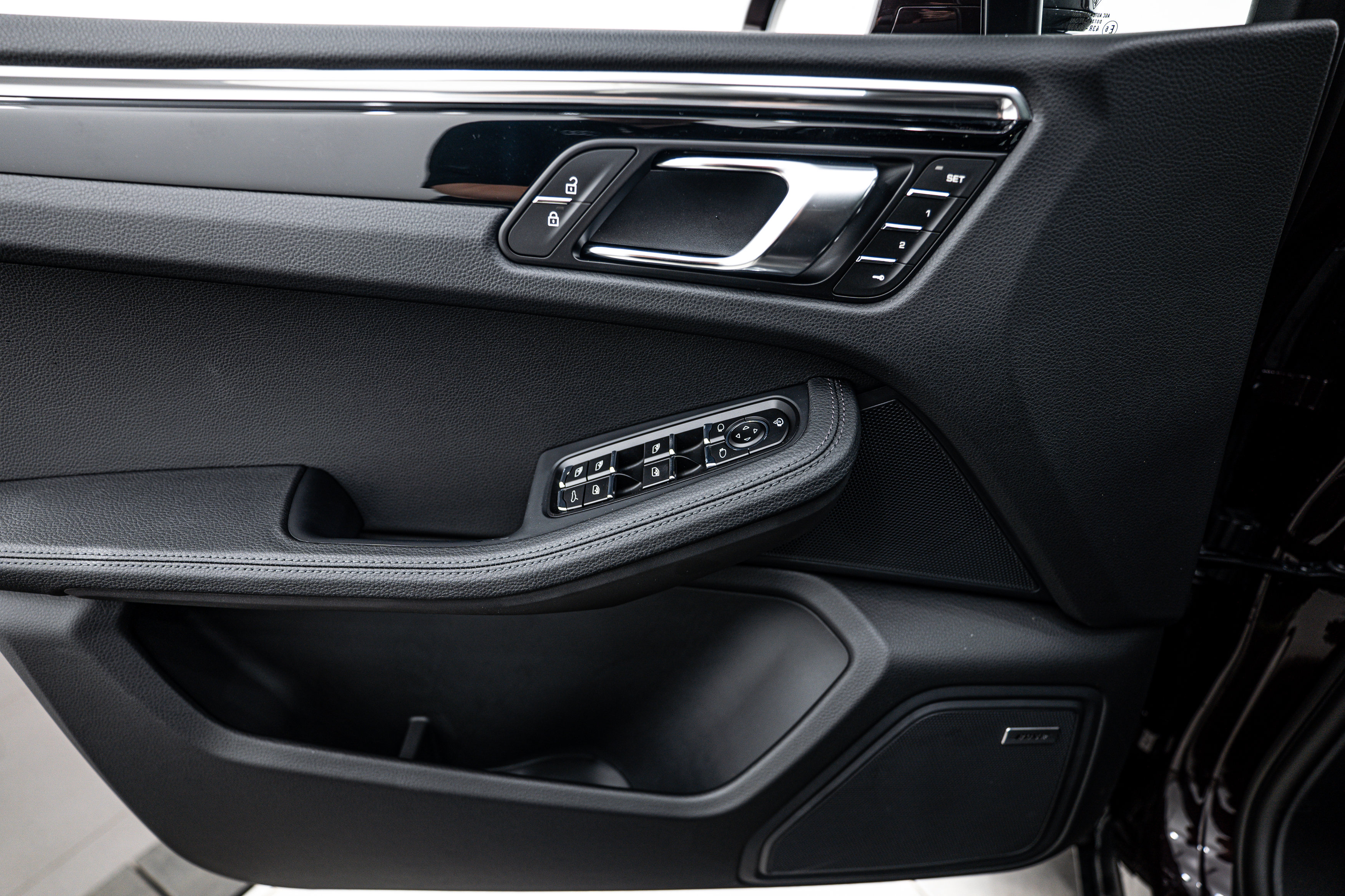 Certified 2026 Porsche Macan image 17