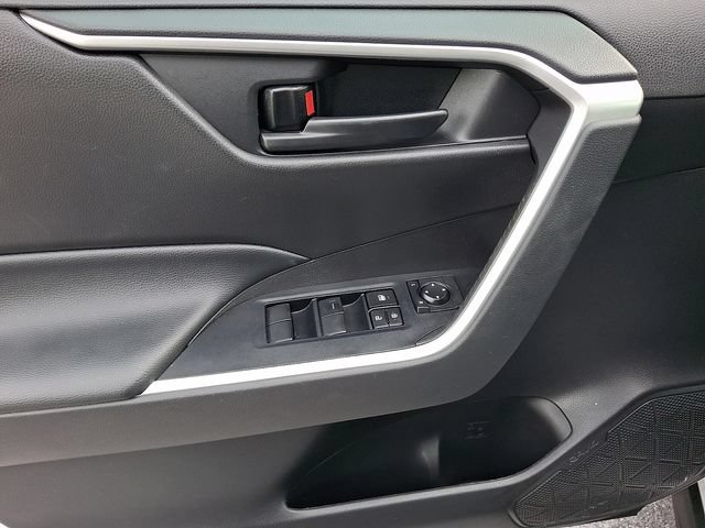 Certified 2022 Toyota RAV4 LE AWD/4WD image 12