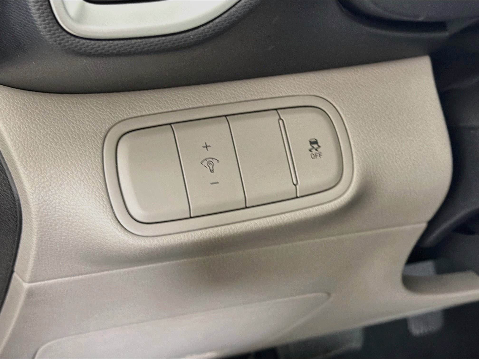 Used 2025 Hyundai Venue SEL FWD image 17