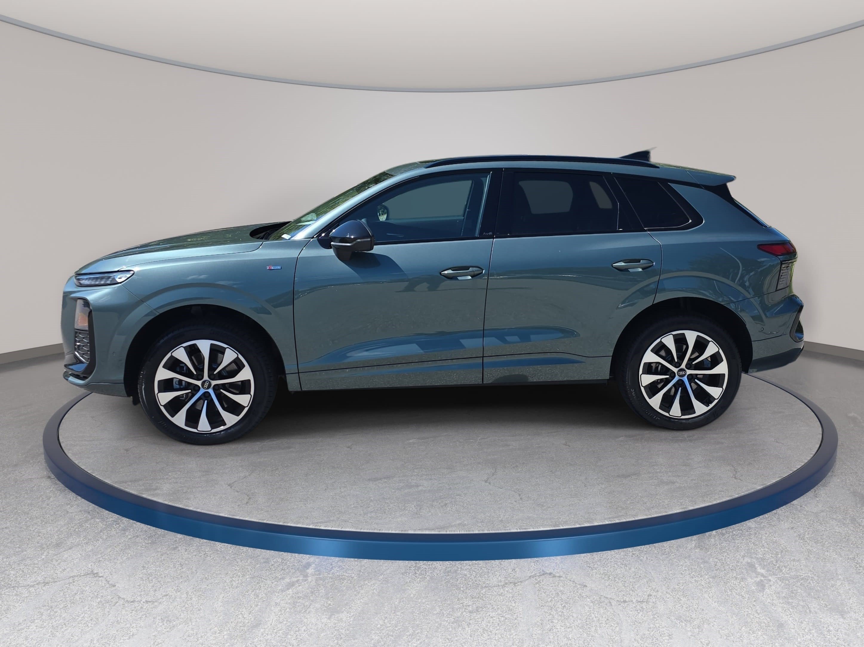New 2026 Audi Q3 quattro 2.0T AWD/4WD image 5