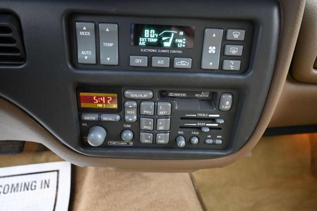 Used 1995 Pontiac Bonneville SE FWD image 17