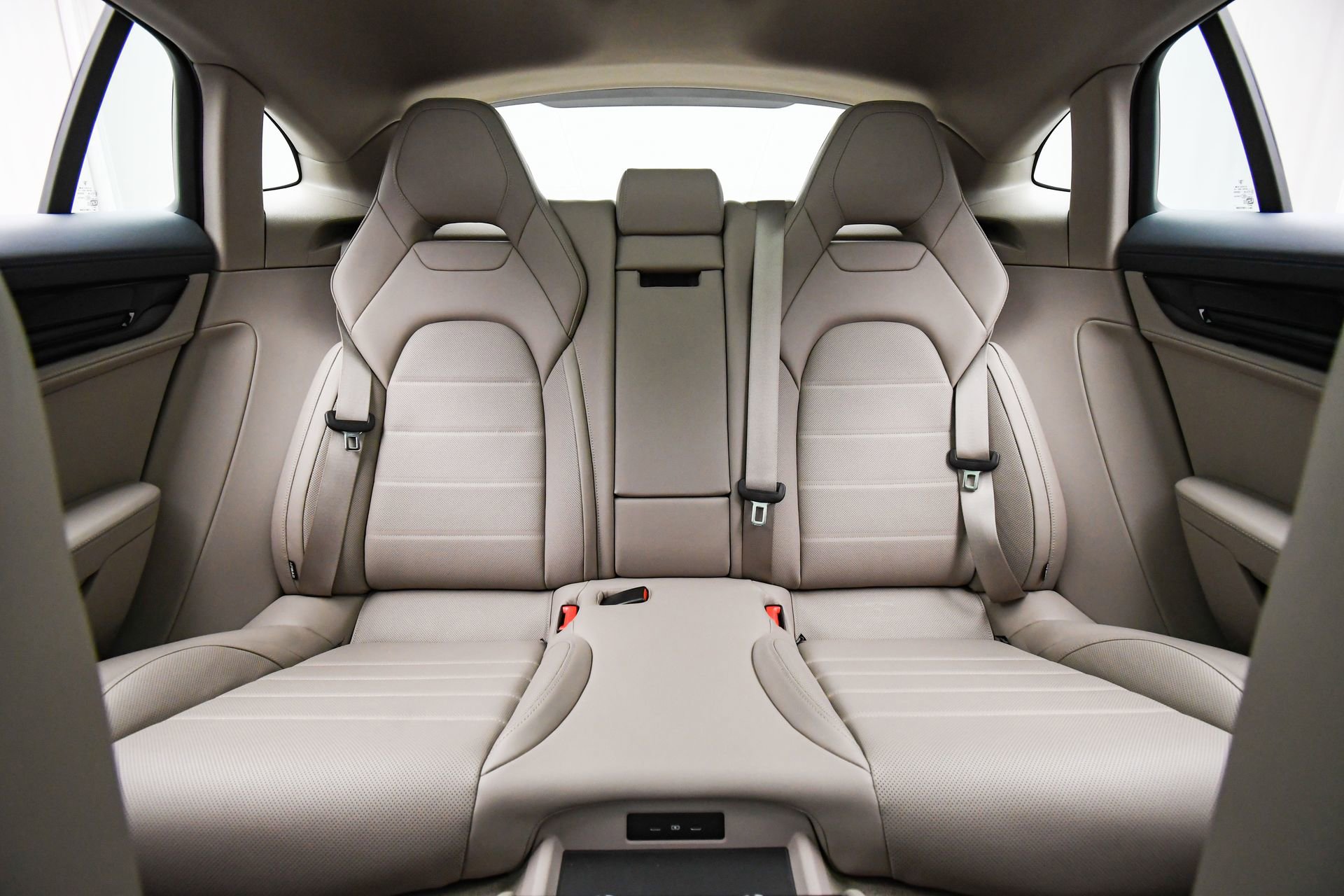 Used 2025 Porsche Panamera 4 image 18